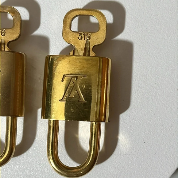 LV ASSORTED LOCK AND KEY - Picture 3 of 11